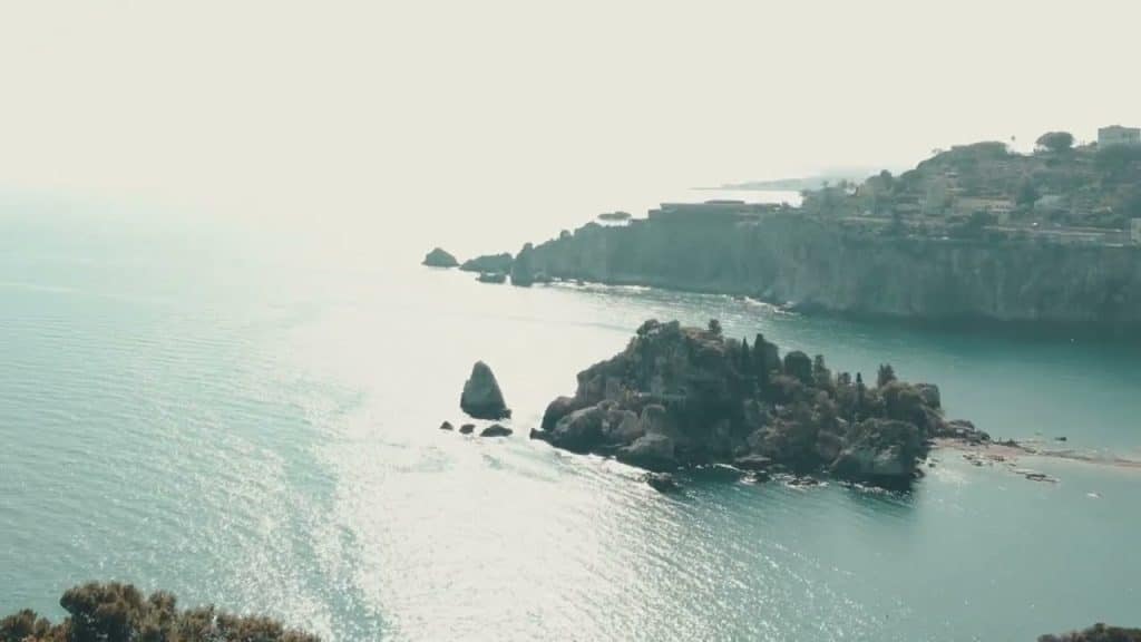 Taormina dall'alto: Riprese aeree mozzafiato con drone che svelano la bellezza nascosta!